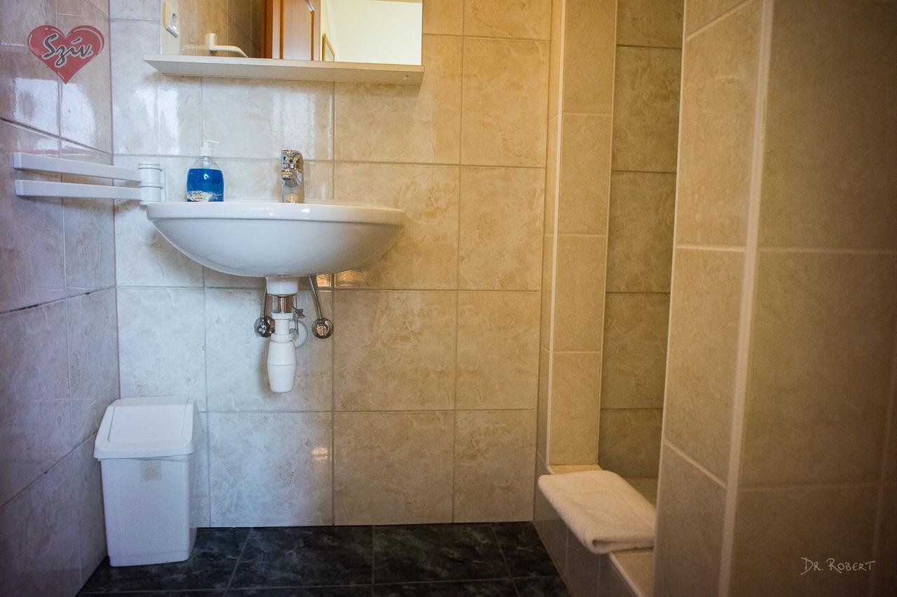 Civis Szallashely Debrecen Luaran gambar