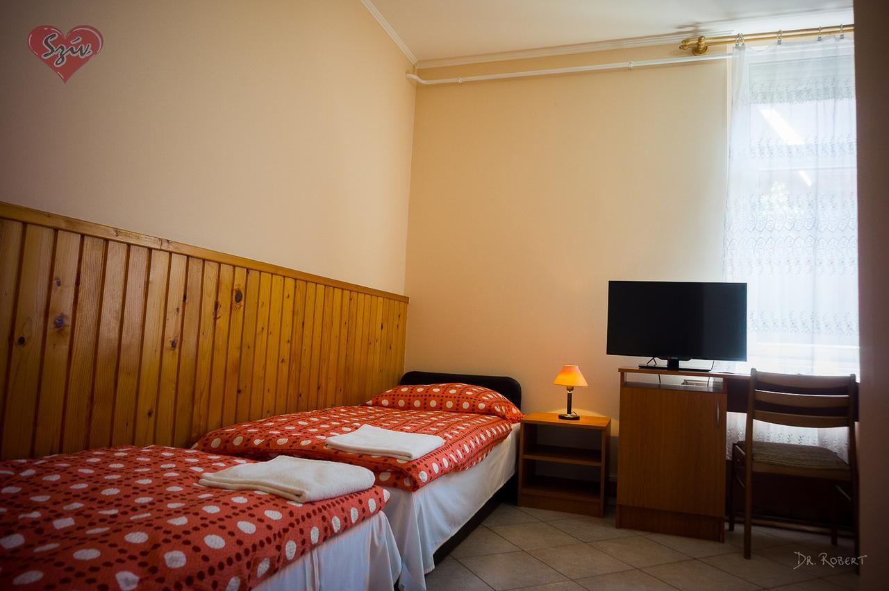 Civis Szallashely Debrecen Luaran gambar