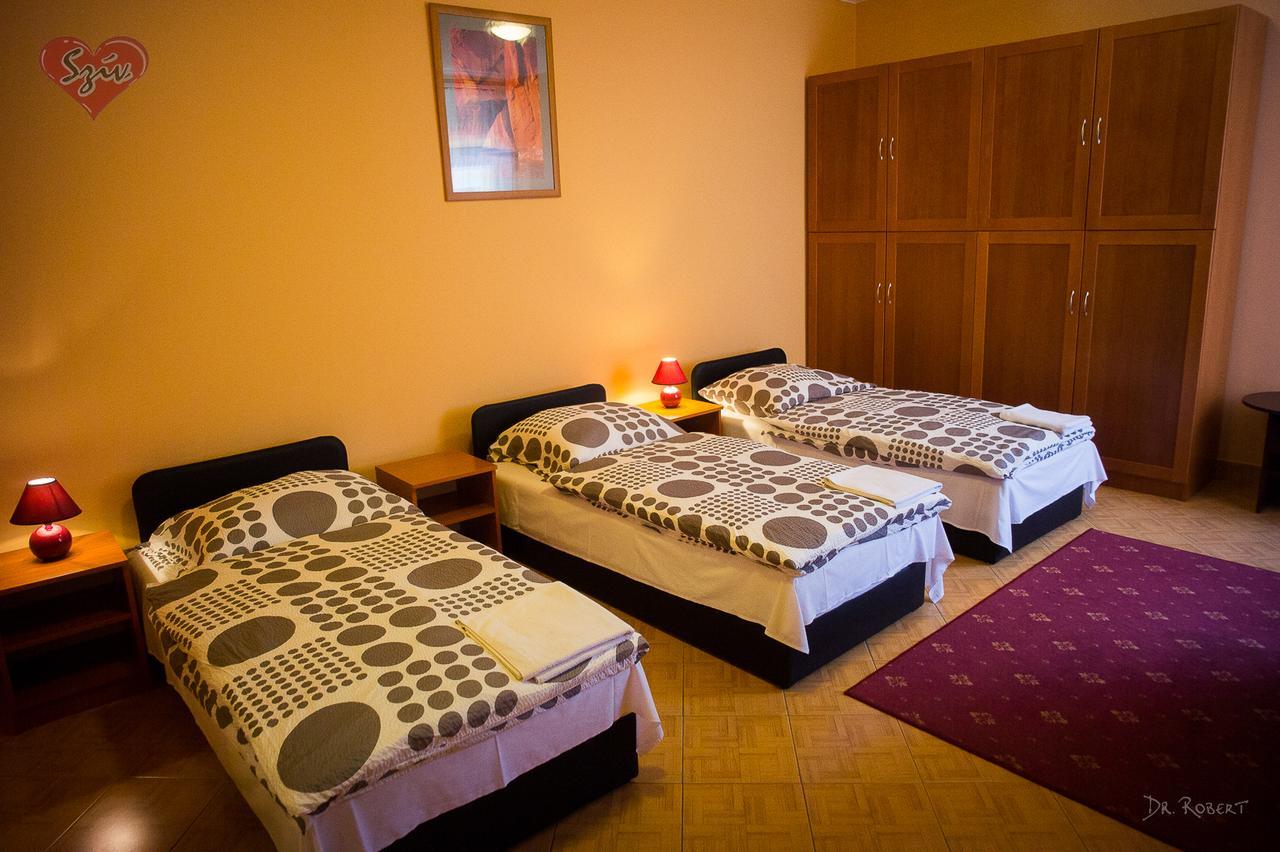 Civis Szallashely Debrecen Luaran gambar