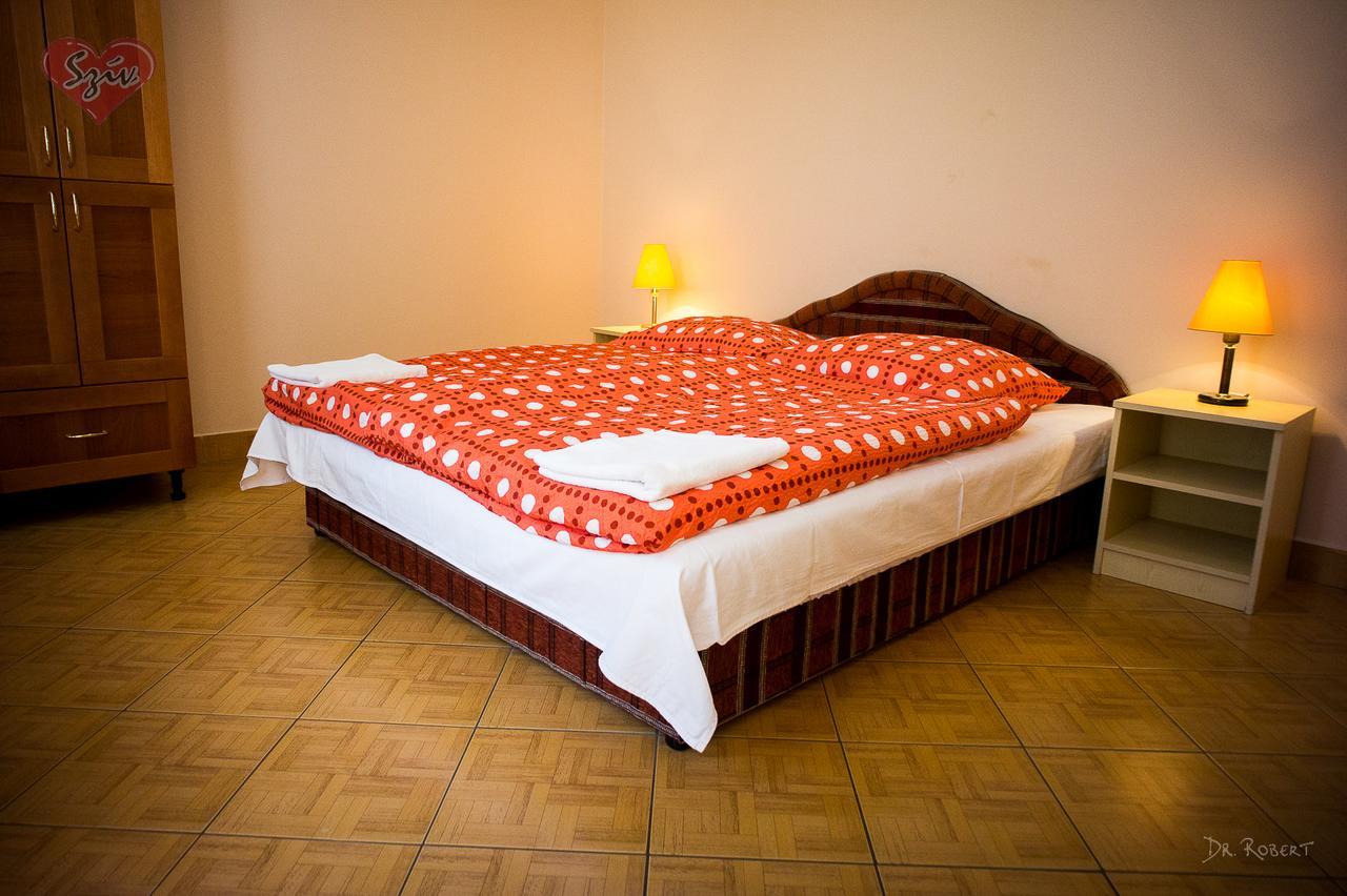 Civis Szallashely Debrecen Luaran gambar