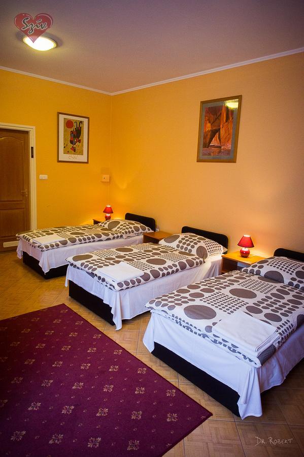 Civis Szallashely Debrecen Luaran gambar