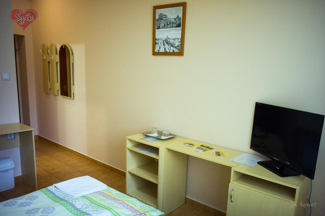 Civis Szallashely Debrecen Luaran gambar