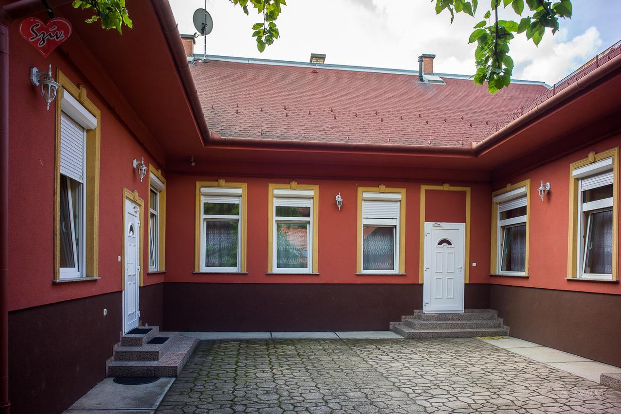 Civis Szallashely Debrecen Luaran gambar
